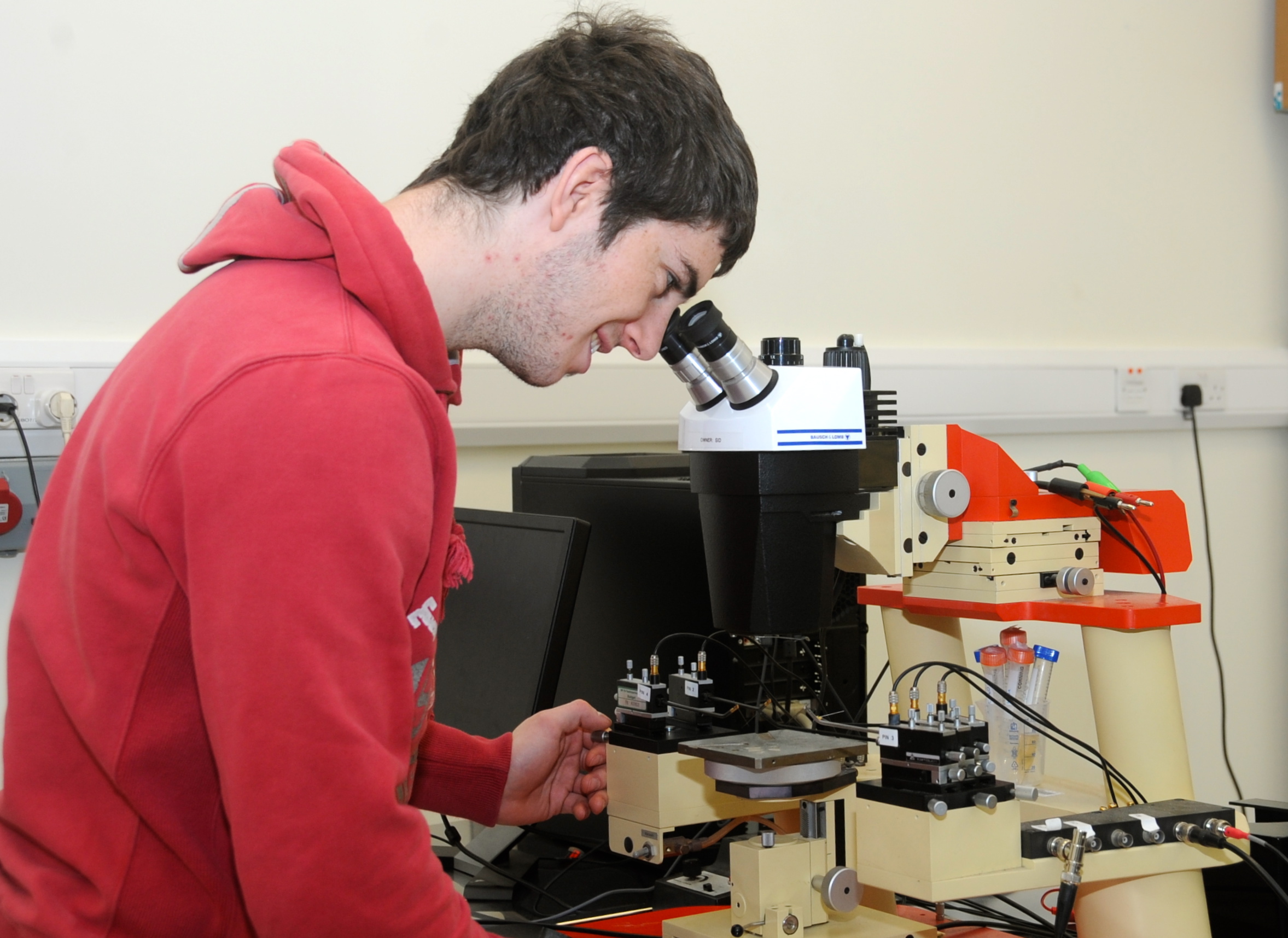 Students attending CRANN training session and visualising sample for electrical measurements