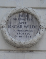 Oscar Wilde's plaque at Oscar Wilde Centre
