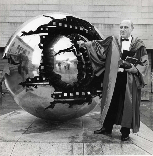 Arnaldo Pomodoro with his 'Sfera con Sfera' sculpture at Trinity College Dublin, 1992