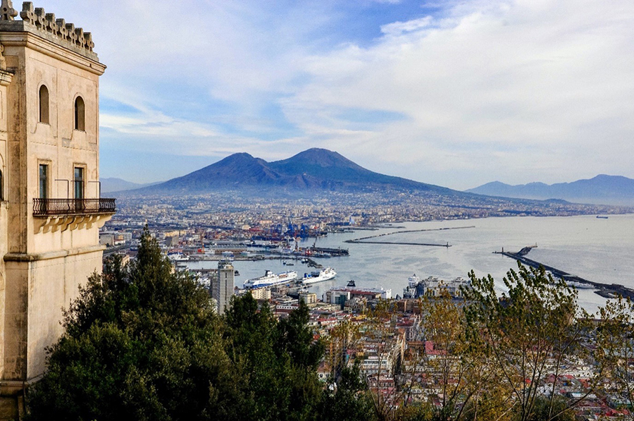 View of Naples, with Vesuvius in the background (Francesco Baerhard, via unsplash).