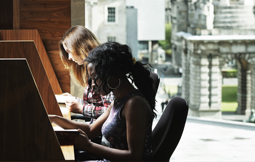 students working in library/>