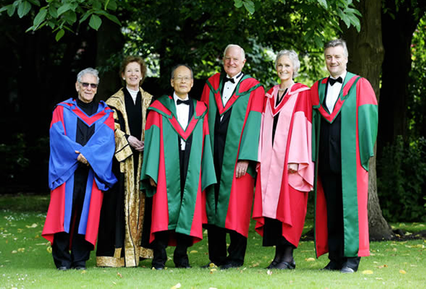 Professor Amos Oz, Chancellor, Dr Mary Robinson, Professor Atsuo Fukuda, Dr Craig Barrett, Dr Mary Redmond and Provost, Dr Patrick Prendergast.
