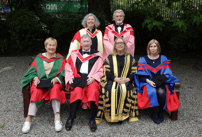 Provost and President Linda Doyle, Sir Donnell Deeny (LL.D.), Moira O'Brien (Sc.D.), Dermot Smurfit (LL.D.), Chancellor Mary McAleese and Linda Ervine (Litt.D.). 