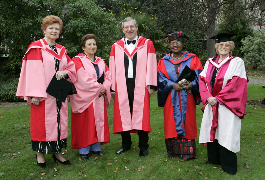 Vaira Vike-Freiberga, Shirin Ebadi, Liam Mulvihill, Ngozi Okonjo-Iweala and Veronica Dunne.